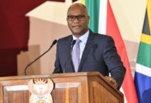 El embajador de Sudáfrica en Francia fue encontrado muerto en París