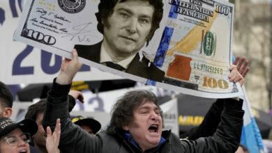 Milei apela al Tesoro para contener el dólar a días de elección clave en Argentina