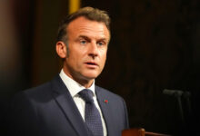 "Macron debe irse": más de 100 diputados franceses piden 'impeachment' contra el presidente