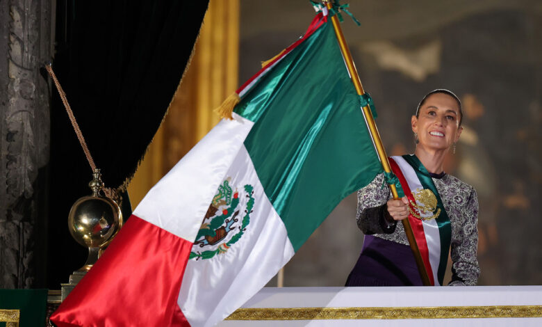 "¡Vivan las heroínas anónimas!": Sheinbaum lidera su primer 'Grito' en el Zócalo