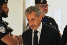 Condenan a expresidente Sarkozy a cinco años de prisión
