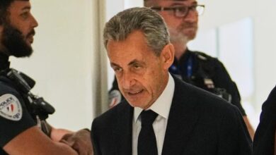 Condenan a expresidente Sarkozy a cinco años de prisión