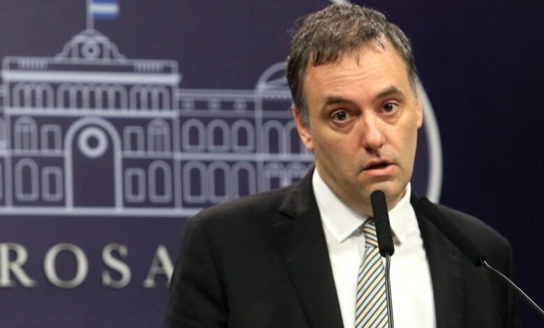 Gobierno de Milei amenaza con millares de despidos por derogación de vetos