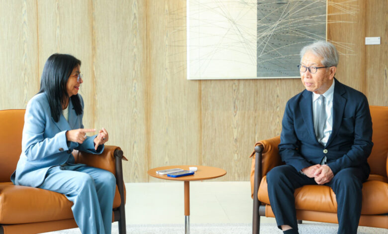 Vicepresidenta Rodríguez y arquitecto Riken Yamamoto evaluaron mejoras de espacios públicos en Caracas