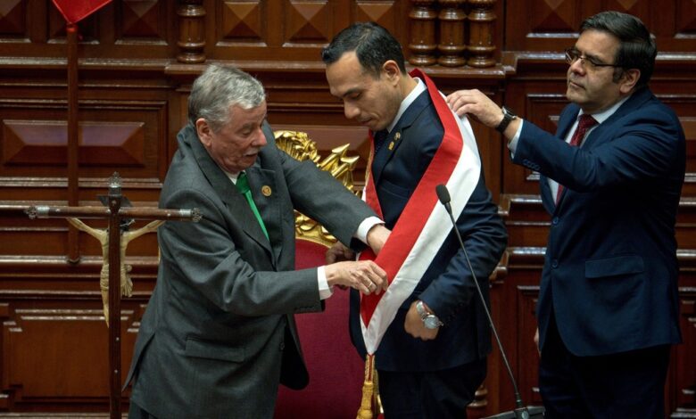 EE. UU. "se compromete a colaborar" con nuevo presidente interino de Perú