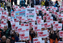Cientos de surcoreanos protestan en Seúl contra visita de Trump