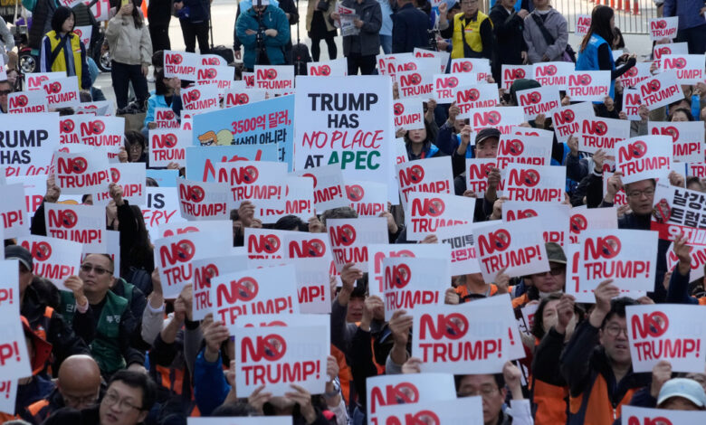 Cientos de surcoreanos protestan en Seúl contra visita de Trump