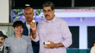 Presidente Maduro recibió símbolos de canonización enviados por papa León XIV