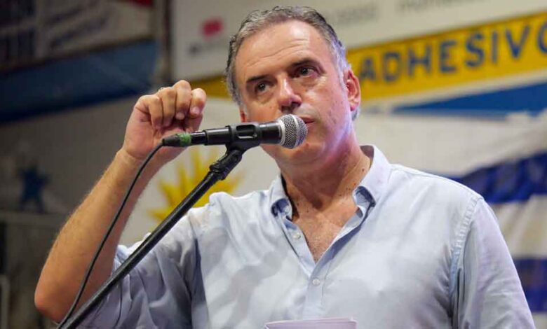Baja aprobación a gobierno de Orsi en Uruguay, según encuestadora Factum