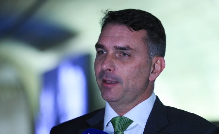 Hijo de Bolsonaro sugiere a EE.UU. que expanda a Brasil sus ataques a 'narcolanchas'