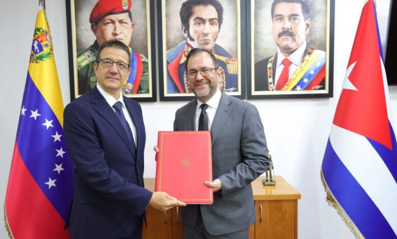 Canciller Gil recibe Copias de Estilo del nuevo embajador de Cuba en Venezuela