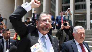 Presidente de Costa Rica abandona sesión del Congreso que trataba su desafuero