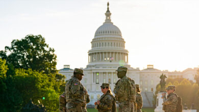 "Grave abuso de poder": Una jueza prohíbe a Trump desplegar tropas en Portland