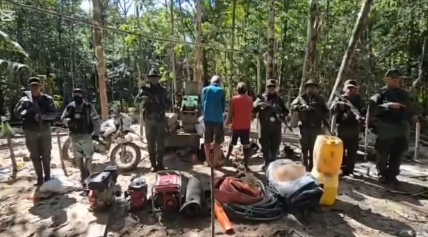 Fanb desmantela campamento de minería ilegal en Amazonas