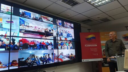 Vicepresidente Menéndez: En Venezuela el pueblo planifica la construcción de su destino