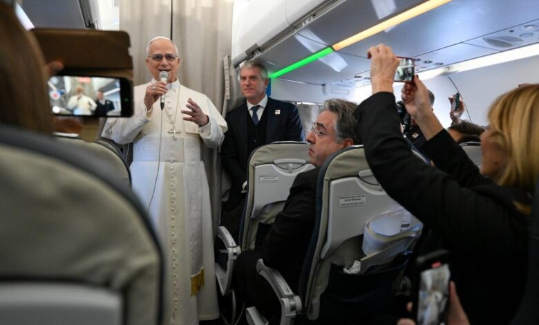 León XIV llega a Turquía en su primer viaje internacional