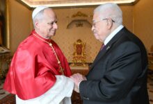 El papa León XIV se reúne por primera vez con el presidente palestino Abás