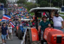 Miles de manifestantes en Costa Rica protestan contra políticas de Rodrigo Chaves