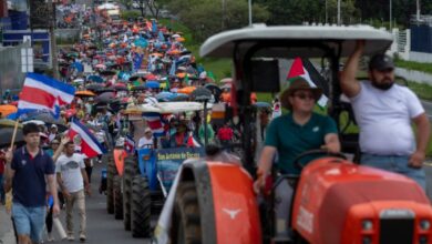 Miles de manifestantes en Costa Rica protestan contra políticas de Rodrigo Chaves