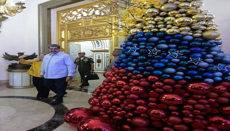 Pueblo venezolano compartió cena navideña por la paz con el presidente Maduro en Miraflores