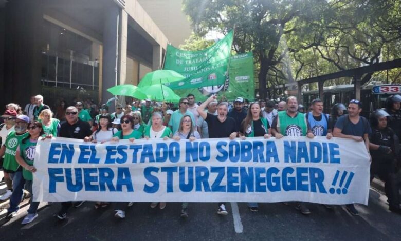 Argentina: Paro sindical y masivas protestas contra reforma laboral de Milei