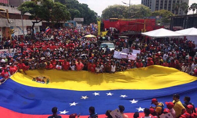 Pueblo venezolano marcha con alegría y patriotismo para juramentar los CCBI