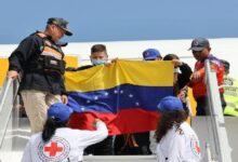 Gobierno de EE. UU. suspende unilateralmente retorno de migrantes venezolanos