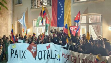 Organizaciones políticas y sociales se concentraron en la embajada de Venezuela en París