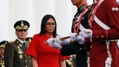 Presidenta (e) Delcy Rodríguez recibió insignias como Comandante en Jefe de la FANB