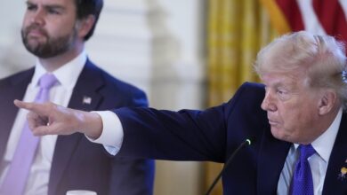 Trump anuncia arancel del 25 % a "cualquier país que haga negocios" con Irán