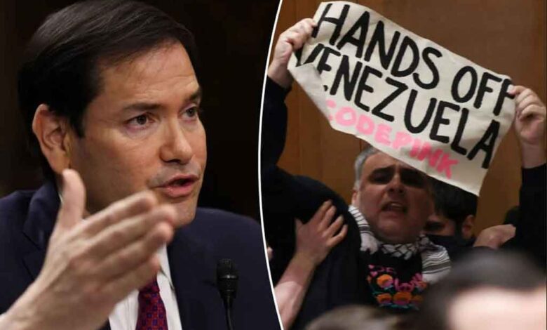 Activista irrumpe en exposición de Rubio para denunciar agresión de EE. UU. contra Venezuela