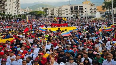 Maestros venezolanos marchan para exigir liberación del presidente Maduro y Cilia Flores