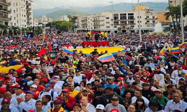 Maestros venezolanos marchan para exigir liberación del presidente Maduro y Cilia Flores