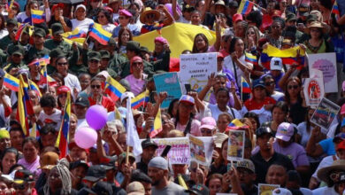 Juventud venezolana marcha en Caracas para exigir retorno del presidente Maduro y Cilia Flores
