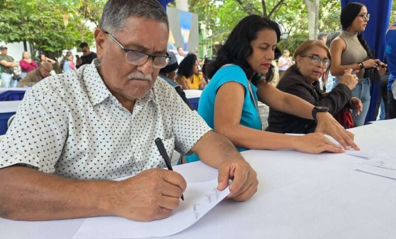 Pueblo venezolano envía cartas de apoyo al presidente Maduro y la primera dama