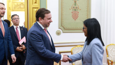 Delcy Rodríguez se reunió con representantes de petrolera Shell para evaluar proyectos gasíferos