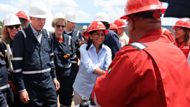 Mandataria encargada y secretario de Energía de EE. UU. visitaron Petro Independencia
