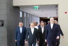 Irán y EE. UU. comienzan negociaciones indirectas sobre programa nuclear en Omán