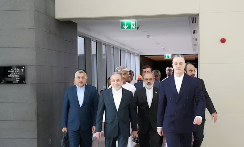 Irán y EE. UU. comienzan negociaciones indirectas sobre programa nuclear en Omán