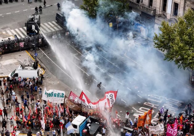 Diputados aprueban con modificaciones reforma laboral de Milei