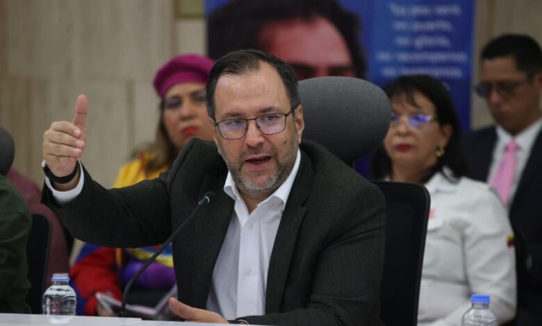 Canciller Gil: En Venezuela no tenemos misiles ni portaviones, pero tenemos la razón