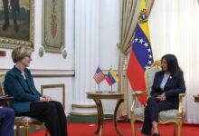 Presidenta (E) Delcy Rodríguez se reunió con Laura Dogu, Encargada de Negocios de EE. UU.