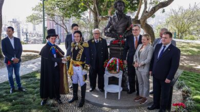 Venezuela acompaña ofrenda floral en Caracas por el Día del Diplomático ruso