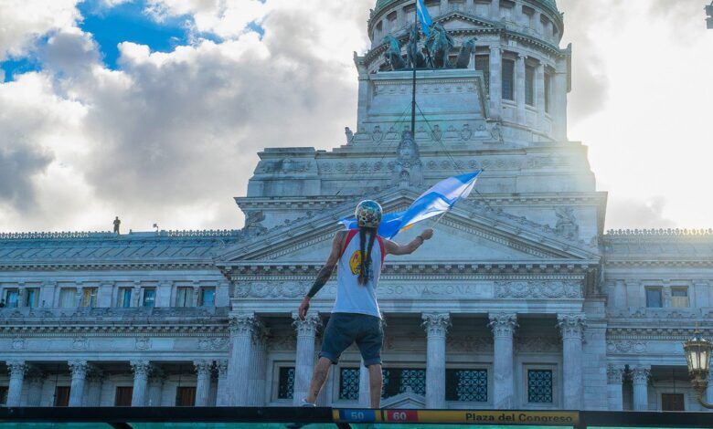 Sindicatos y trabajadores argentinos dicen "no" a la reforma laboral de Milei