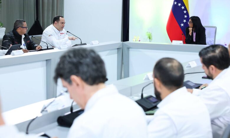 Venezuela define estrategias para fortalecer la producción petrolera y petroquímica