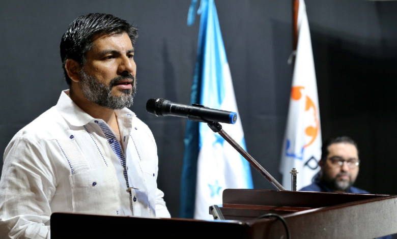 Congreso de Honduras suspende al fiscal general Johel Zelaya para juicio político