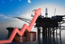 Precios del petróleo cierran con el mayor repunte mensual, en plena escalada contra Irán