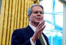 EE. UU. evalúa levantar sanciones a petróleo iraní para bajar precios