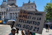 Milei promulga reforma laboral en medio de rechazo de trabajadores