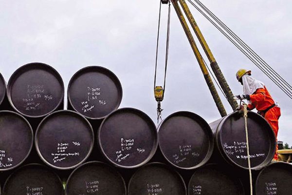 El petróleo roza los 100 dólares por la guerra en Oriente Medio